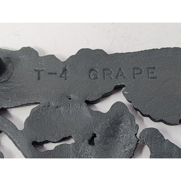 Vintage 1950 Cast Iron Rustic Decorative‎ Trivet With Grape Motif - Picture 4 of 7